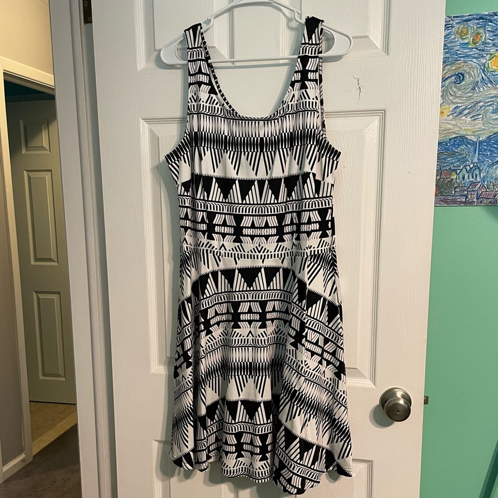 NY&Co sleeveless dress white and black